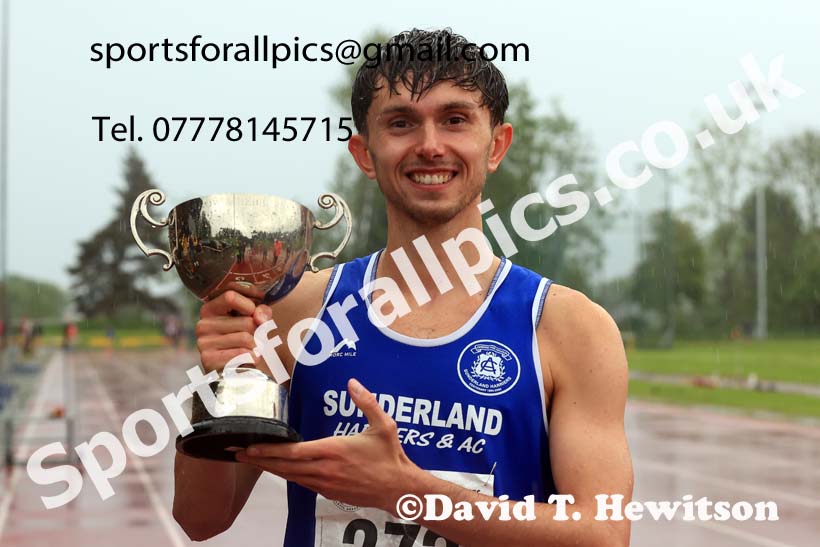 The Jimmy Hedley 800 metres on a very wet Wednesday evening, May 29th, NEGP 2, Monkton Stadium.  Photo: David T. Hewitson/Sports for All Pics